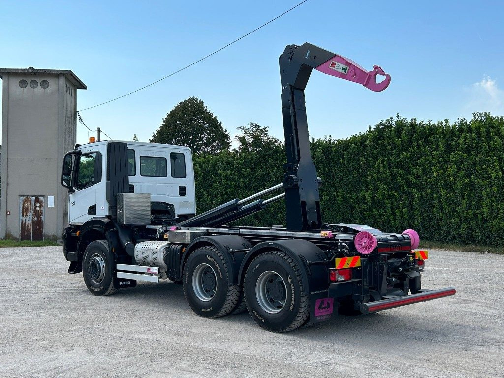 IVECO TRAKKER T-WAY AD380T NUOVO SCARRABILE - Camión multibasculante: foto 3 IVECO TRAKKER T-WAY AD380T NUOVO SCARRABILE - Camión multibasculante: foto 3