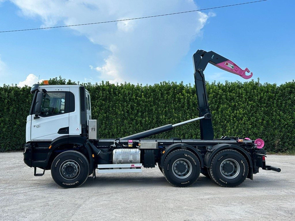 IVECO TRAKKER T-WAY AD380T NUOVO SCARRABILE - Camión multibasculante: foto 2 IVECO TRAKKER T-WAY AD380T NUOVO SCARRABILE - Camión multibasculante: foto 2