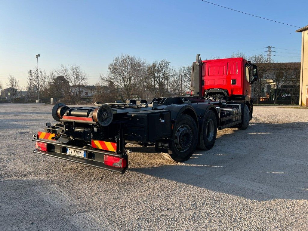 IVECO X-WAY AD260 NUOVO TARGATO SCARRABILE - Camión multibasculante: foto 4 IVECO X-WAY AD260 NUOVO TARGATO SCARRABILE - Camión multibasculante: foto 4