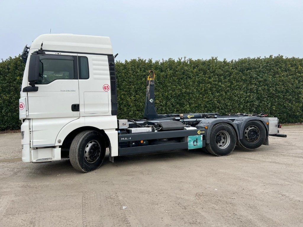 MAN TGX 26.500 USATO SCARRABILE 6X2 - Camión multibasculante: foto 2 MAN TGX 26.500 USATO SCARRABILE 6X2 - Camión multibasculante: foto 2