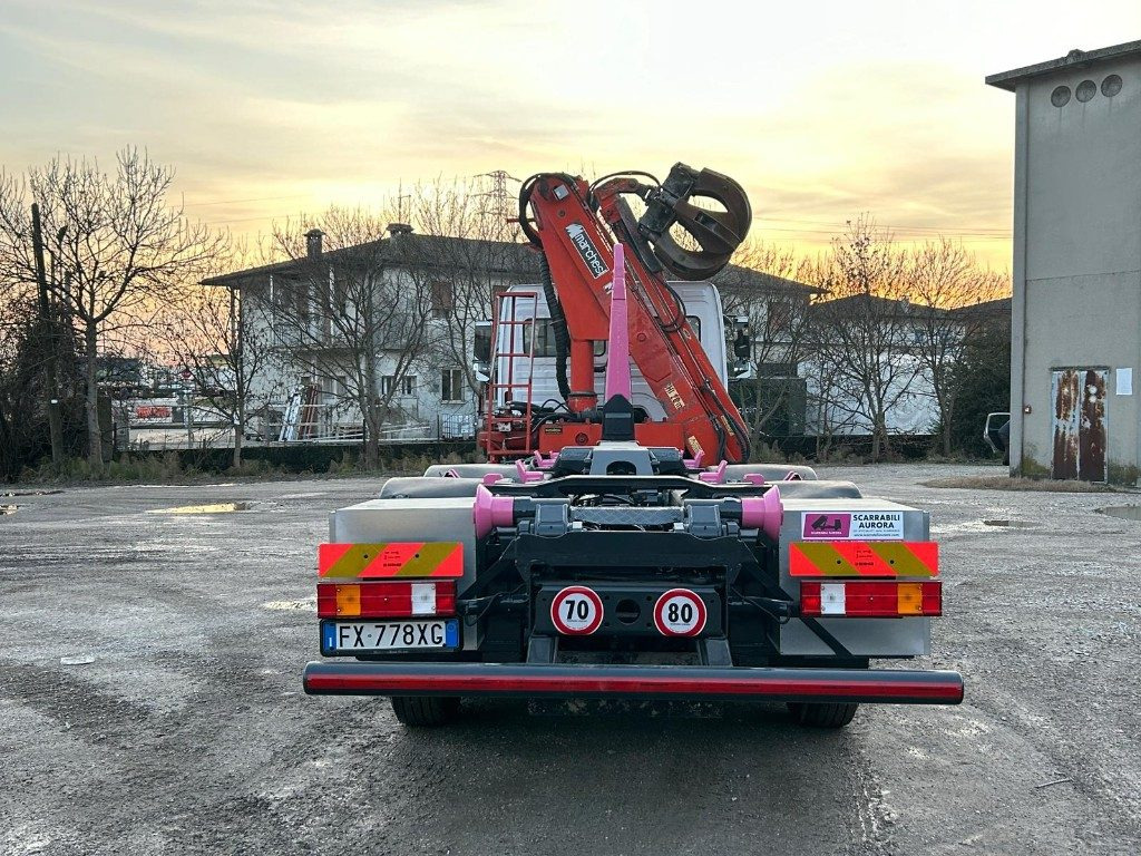 MERCEDES-BENZ MERCEDES AXOR 2533 SCARRABILE CON GRU E POLIPO - Camión multibasculante, Camión grúa: foto 4 MERCEDES-BENZ MERCEDES AXOR 2533 SCARRABILE CON GRU E POLIPO - Camión multibasculante, Camión grúa: foto 4