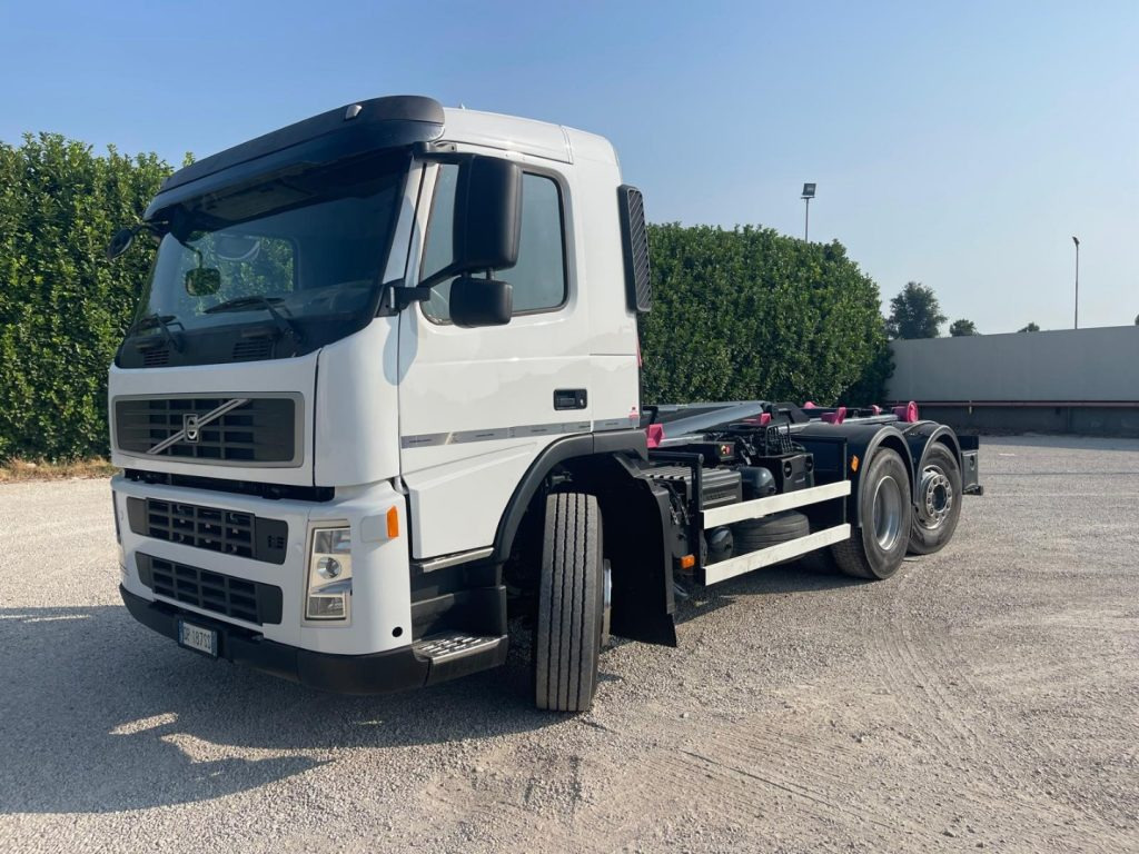 VOLVO FM9 SCARRABILE - Camión multibasculante: foto 1 VOLVO FM9 SCARRABILE - Camión multibasculante: foto 1