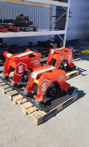 ExeroPuomitäry rototiltin alle - Plancha reversible, Implemento: foto 1 ExeroPuomitäry rototiltin alle - Plancha reversible, Implemento: foto 1