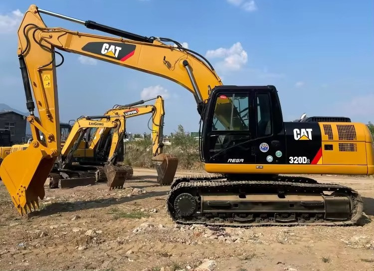CATERPILLAR Crawler excavator Used excavator cat320 Japan brand Used CAT 320 Excavator Caterpillar 320D Crawler Excavator CAT320 used digger for sale - Excavadora de cadenas: foto 2 CATERPILLAR Crawler excavator Used excavator cat320 Japan brand Used CAT 320 Excavator Caterpillar 320D Crawler Excavator CAT320 used digger for sale - Excavadora de cadenas: foto 2