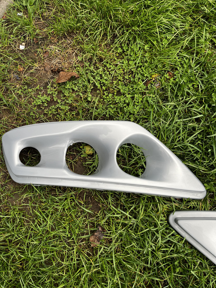 Mercedes-Benz Osłona lamp przód Mercedes Intouro do autobusu Mercedes Intouro - Carrocería y exterior para Autobús: foto 3 Mercedes-Benz Osłona lamp przód Mercedes Intouro do autobusu Mercedes Intouro - Carrocería y exterior para Autobús: foto 3