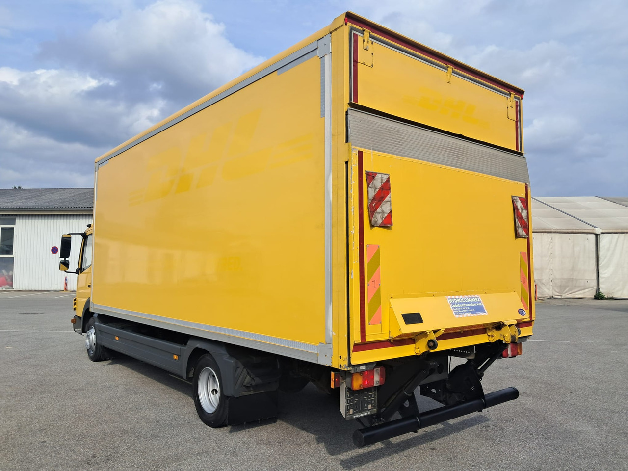 MERCEDES-BENZ ATEGO 8 16 Koffer mit LBW | Schalter | EZ 2013 - Camión caja cerrada: foto 5 MERCEDES-BENZ ATEGO 8 16 Koffer mit LBW | Schalter | EZ 2013 - Camión caja cerrada: foto 5