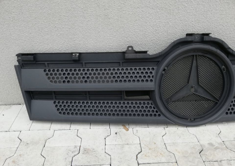 ATRAPA GRILL MERCEDES ACTROS MP4 ORYGINAŁ - Parrilla para Camión: foto 2 ATRAPA GRILL MERCEDES ACTROS MP4 ORYGINAŁ - Parrilla para Camión: foto 2