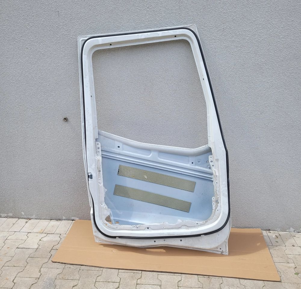 DRZWI LEWE RENAULT RANGE T GAMA ORYGINAŁ NIEMALOWANE CHWALIM116 - Puerta y piezas para Camión: foto 4 DRZWI LEWE RENAULT RANGE T GAMA ORYGINAŁ NIEMALOWANE CHWALIM116 - Puerta y piezas para Camión: foto 4