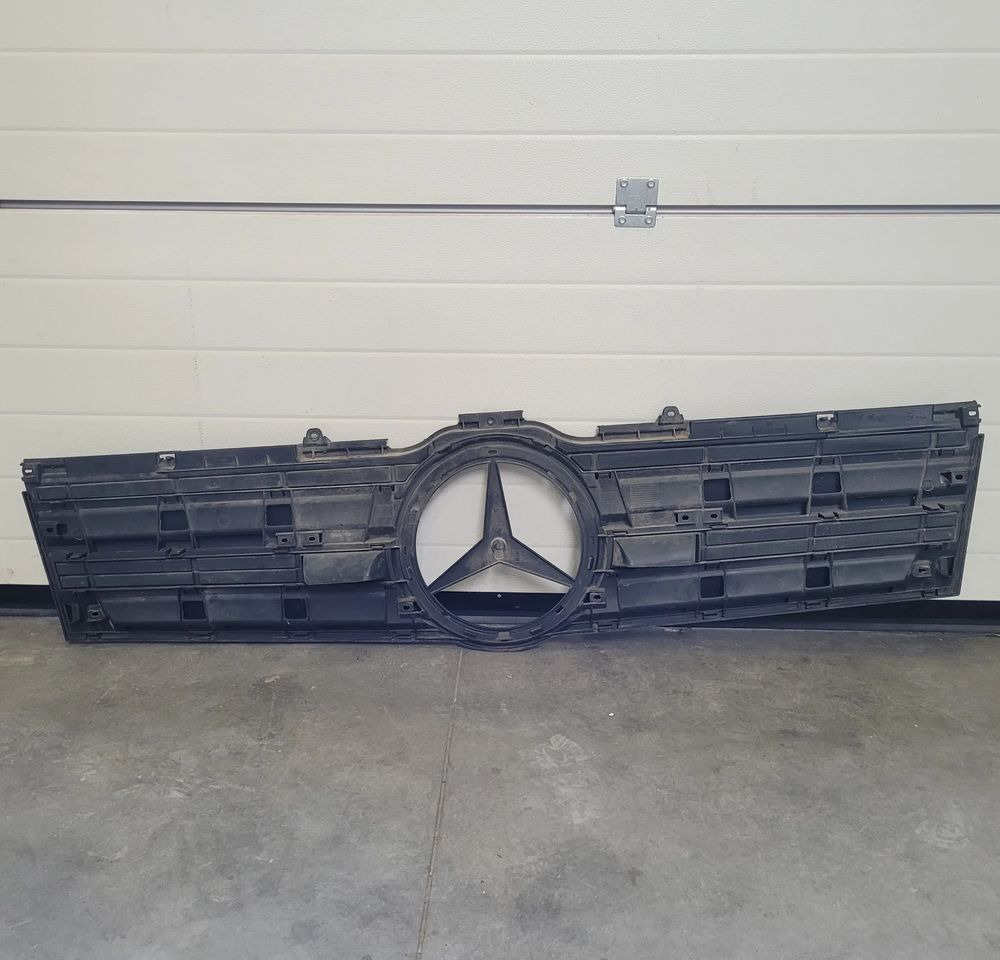 GRILL ATRAPA MERCEDES ACTROS AROX A9607510618 - Parrilla para Camión: foto 2 GRILL ATRAPA MERCEDES ACTROS AROX A9607510618 - Parrilla para Camión: foto 2