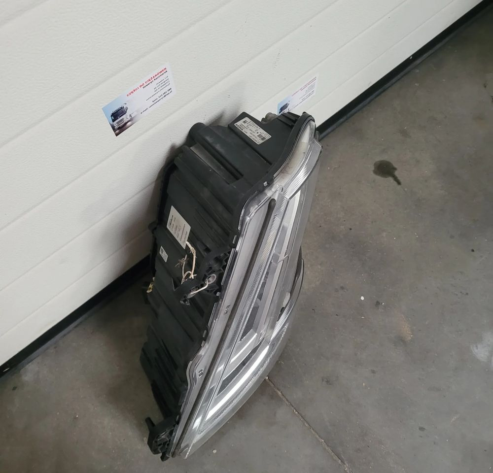 LAMPA LED LH. VOLVO FH5 23752680 ORYGINAŁ CHWALIM116 - Luz/ Iluminación para Camión: foto 3 LAMPA LED LH. VOLVO FH5 23752680 ORYGINAŁ CHWALIM116 - Luz/ Iluminación para Camión: foto 3