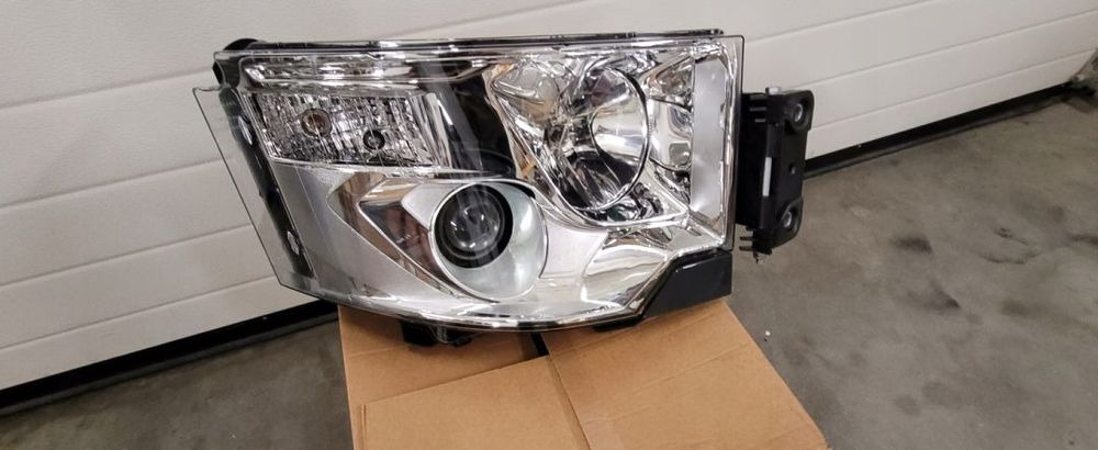 LAMPA RENAULT RANGE T NOWY ORYGINAŁ PRAWA - Faro delantero para Camión: foto 1 LAMPA RENAULT RANGE T NOWY ORYGINAŁ PRAWA - Faro delantero para Camión: foto 1