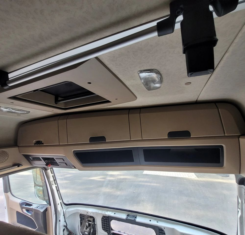 PÓŁKA GÓRA SCHOWEK ACTROS MP4 - Cabina e interior para Camión: foto 1 PÓŁKA GÓRA SCHOWEK ACTROS MP4 - Cabina e interior para Camión: foto 1