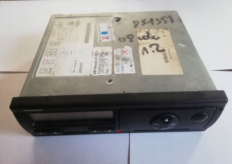 TACHOGRAF VOLVO FH 20879737 1.2 - Tacógrafo para Camión: foto 1 TACHOGRAF VOLVO FH 20879737 1.2 - Tacógrafo para Camión: foto 1