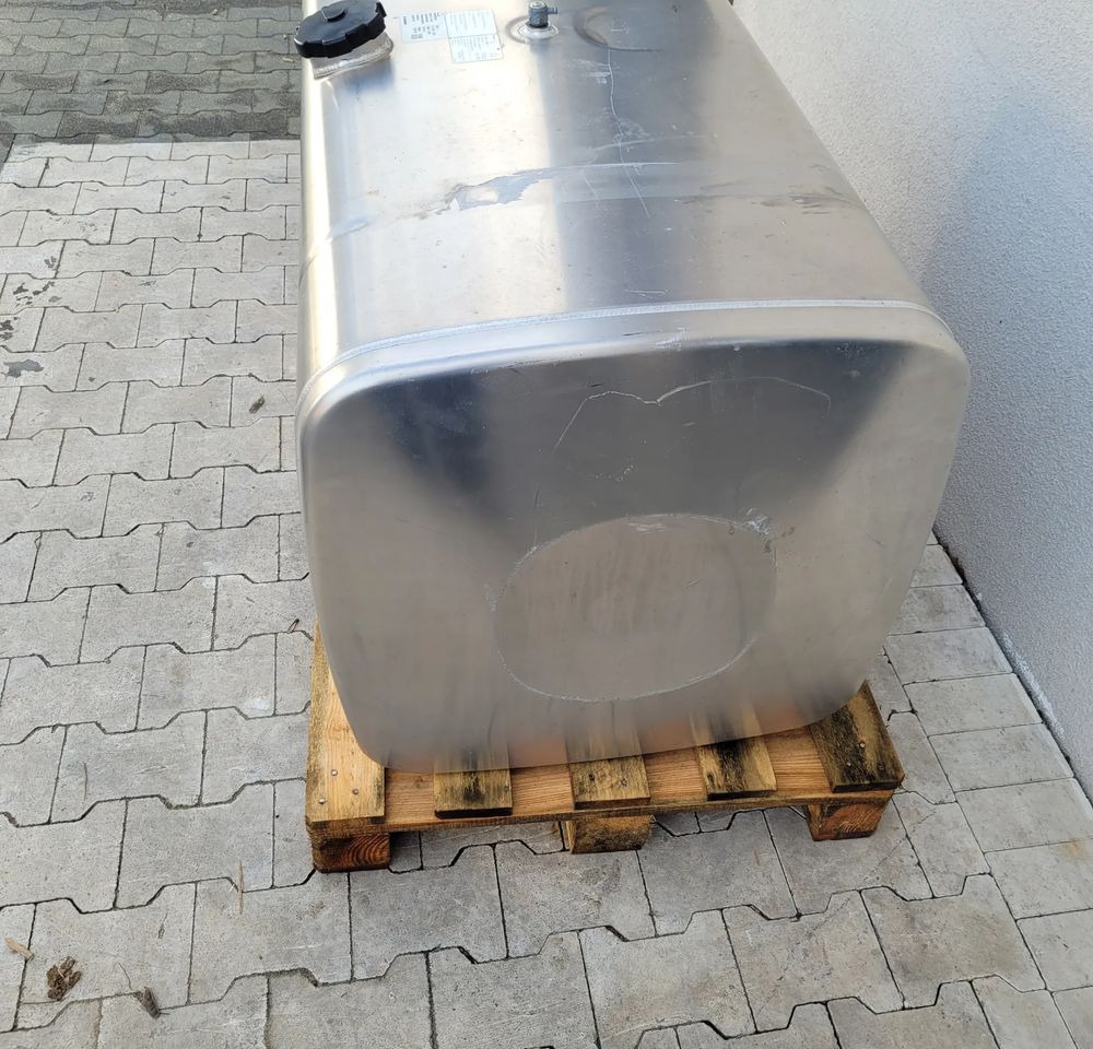 ZBIORNIK PALIWA MAN TGX 580L 81.12201-6737 - Sistema de combustible para Camión: foto 2 ZBIORNIK PALIWA MAN TGX 580L 81.12201-6737 - Sistema de combustible para Camión: foto 2