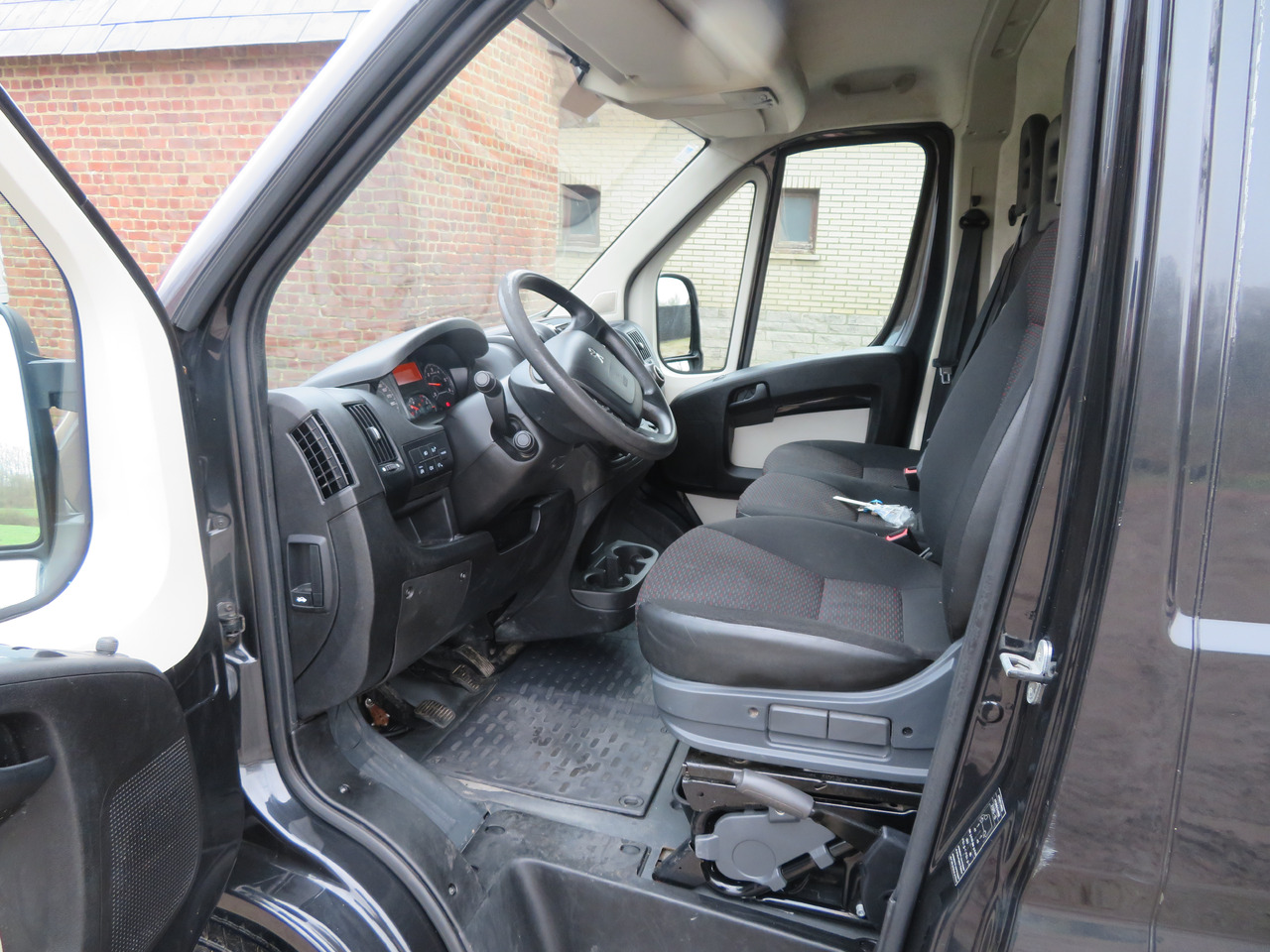 Furgoneta pequeña Peugeot Boxer 2.0blue HDI: foto 13