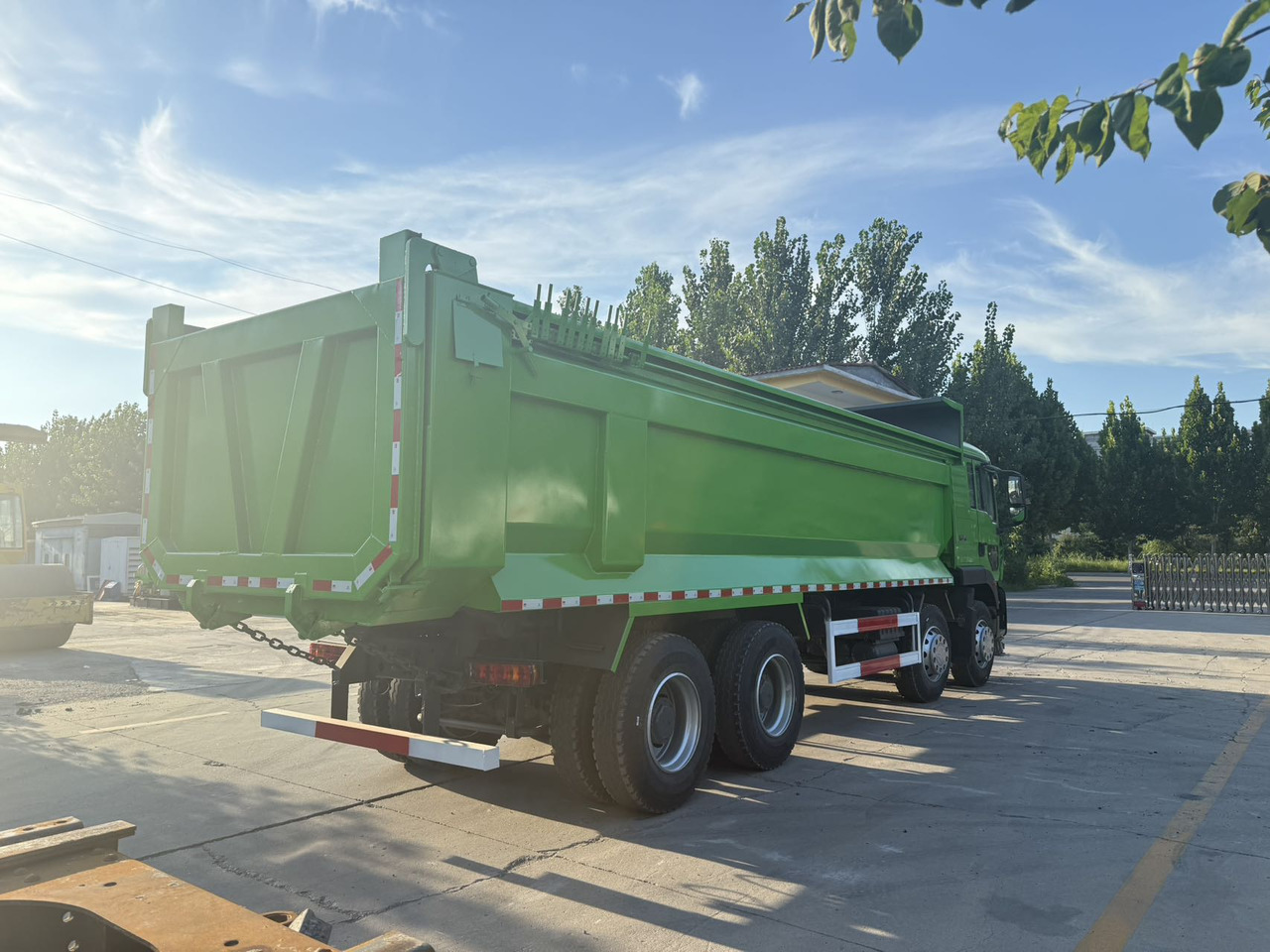 HOWO 8*4 TX Dump Truck Click for Discount - Camión: foto 4 HOWO 8*4 TX Dump Truck Click for Discount - Camión: foto 4