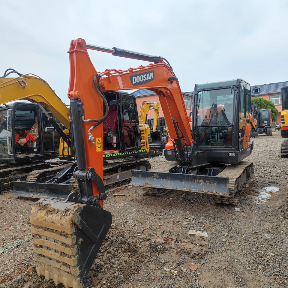 DOOSAN DX60 Mini excavator 6 T - Miniexcavadora: foto 2 DOOSAN DX60 Mini excavator 6 T - Miniexcavadora: foto 2