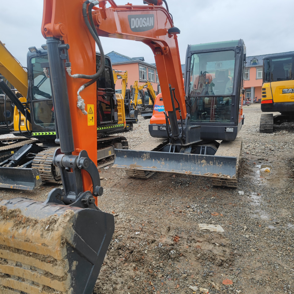 DOOSAN DX60 Mini excavator 6 T - Miniexcavadora: foto 1 DOOSAN DX60 Mini excavator 6 T - Miniexcavadora: foto 1