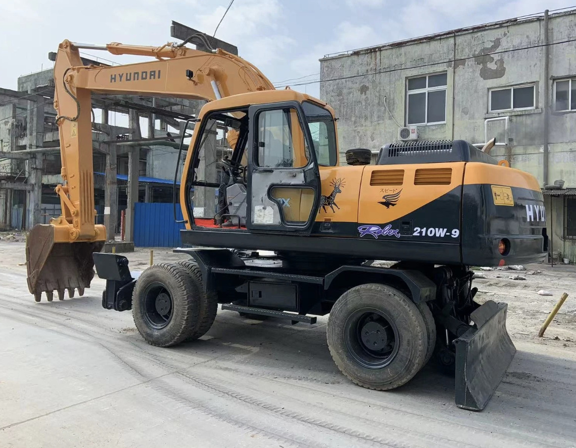 HYUNDAI R210W-9 - Excavadora de cadenas: foto 1 HYUNDAI R210W-9 - Excavadora de cadenas: foto 1