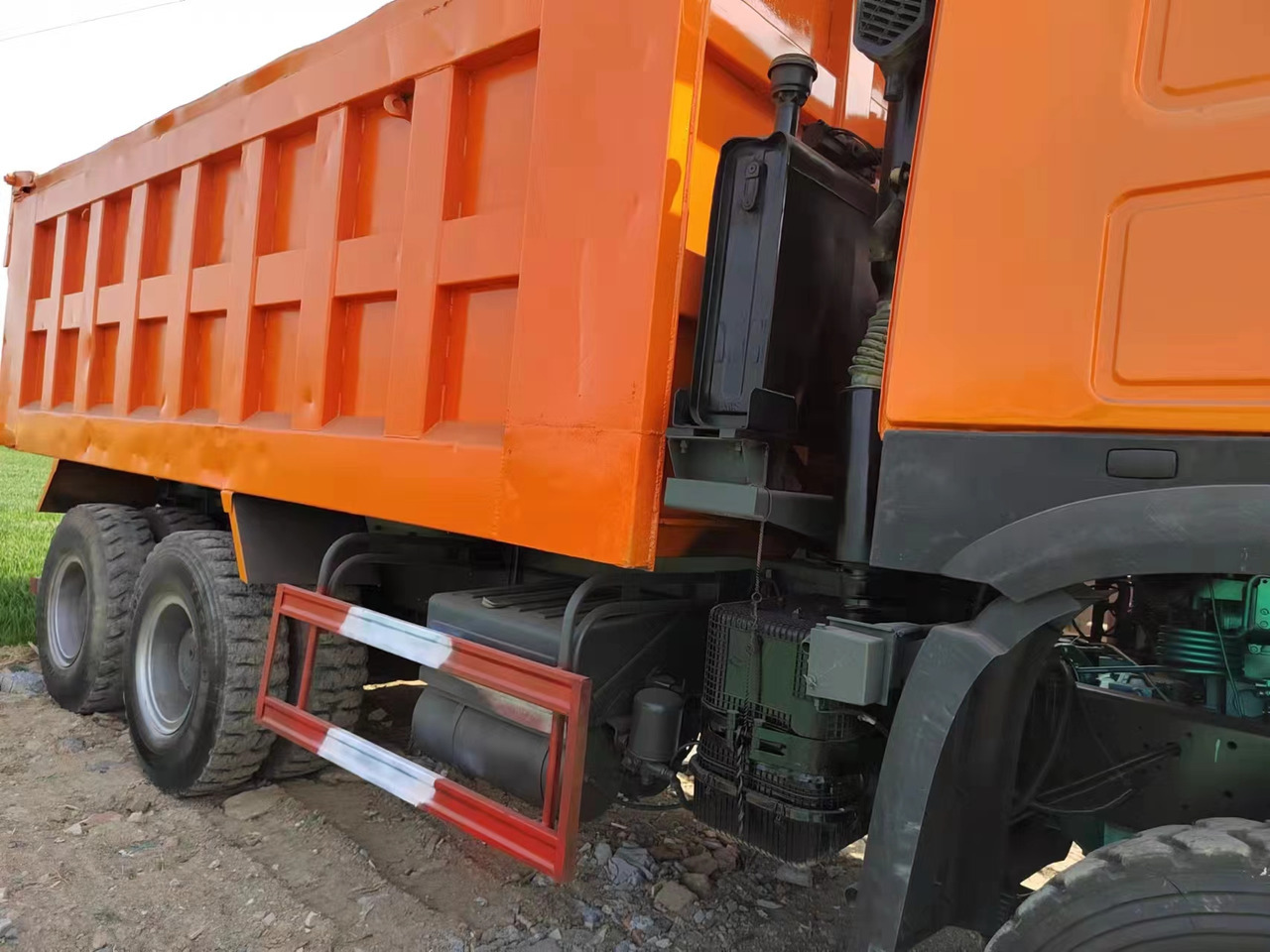 SINOTRUK HOWO 371 6X4 CLICK HERE FOR DISCOUNT - Camión volquete: foto 5 SINOTRUK HOWO 371 6X4 CLICK HERE FOR DISCOUNT - Camión volquete: foto 5