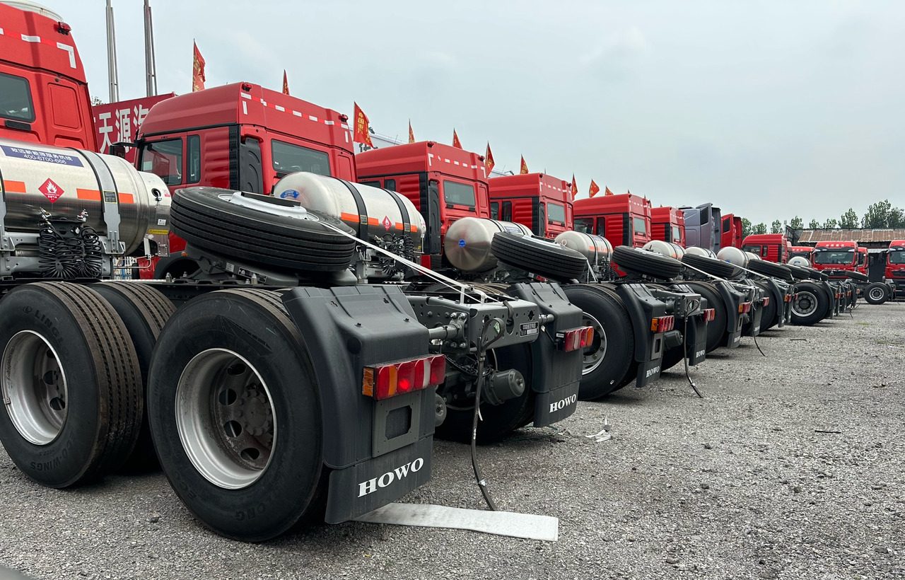 SINOTRUK HOWO TX480HP Tractor Unit Click for Discount - Camión volquete: foto 4 SINOTRUK HOWO TX480HP Tractor Unit Click for Discount - Camión volquete: foto 4