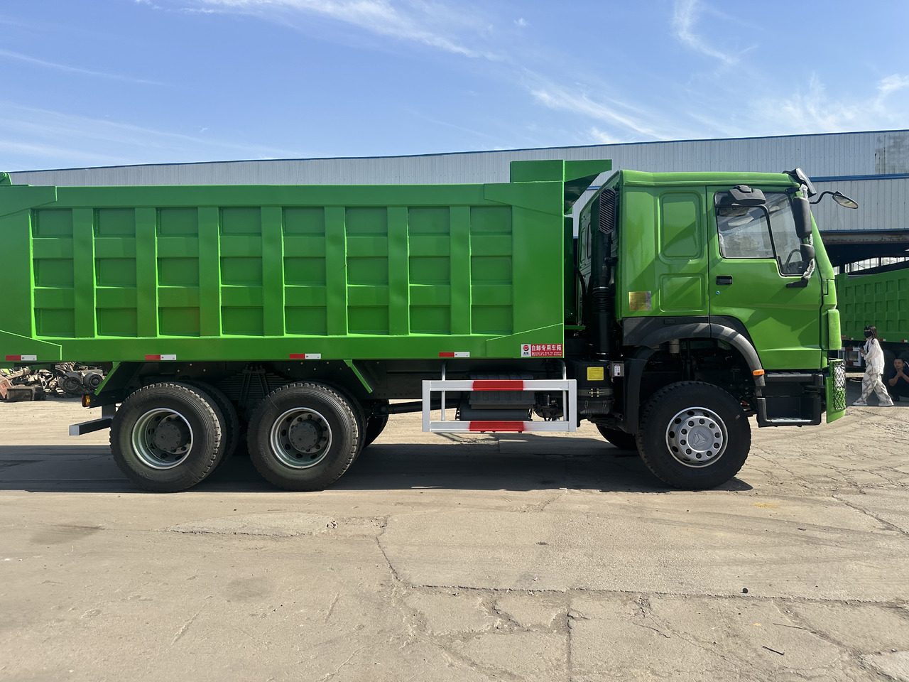 Sinotruck 6x4 HOWO Dump Truck Clcik for Discount - Camión volquete: foto 2 Sinotruck 6x4 HOWO Dump Truck Clcik for Discount - Camión volquete: foto 2