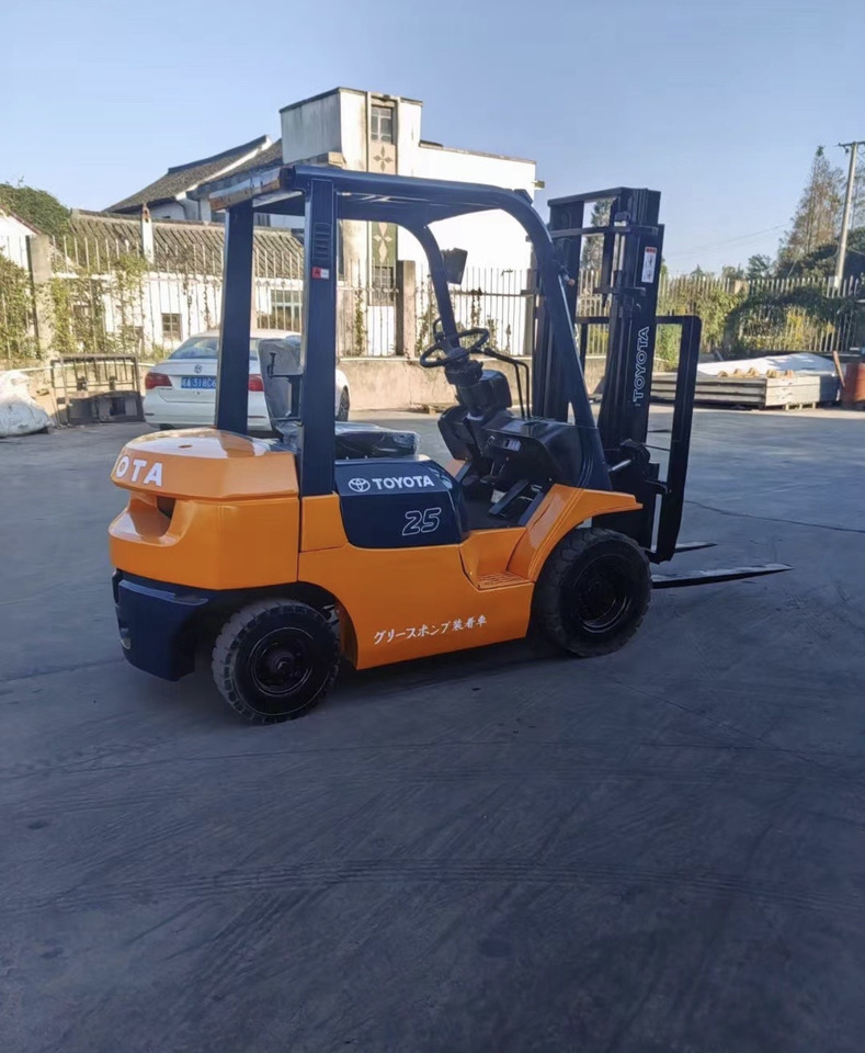 TOYOTA 2.5ton Forklift Click for Discount - Carretilla elevadora diésel: foto 2 TOYOTA 2.5ton Forklift Click for Discount - Carretilla elevadora diésel: foto 2