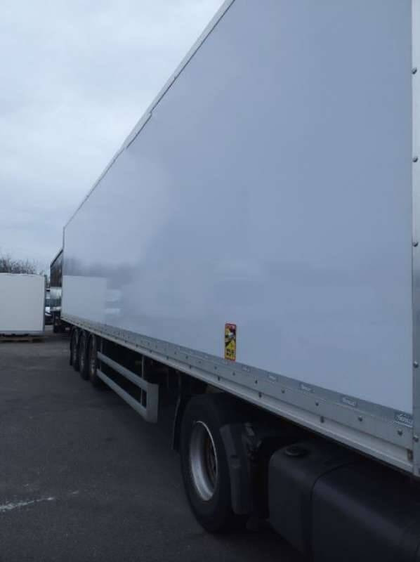 Semi-remorque 3 Essieux SEMI RECONDITONNEE -38 TONNES PORTE RELEVANTE - Semirremolque caja cerrada: foto 1 Semi-remorque 3 Essieux SEMI RECONDITONNEE -38 TONNES PORTE RELEVANTE - Semirremolque caja cerrada: foto 1