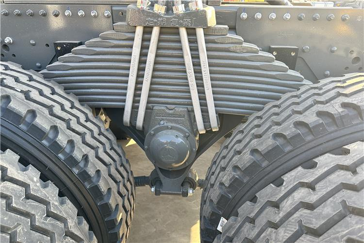SINOTRUK Howo New Model 371 HP Truck Head for Sale In Zambia - Cabeza tractora: foto 4 SINOTRUK Howo New Model 371 HP Truck Head for Sale In Zambia - Cabeza tractora: foto 4