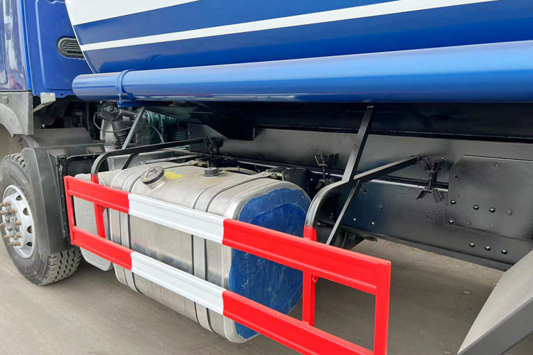 Howo Water Sprinkler Truck for Sale in Mali - Camión cisterna: foto 4 Howo Water Sprinkler Truck for Sale in Mali - Camión cisterna: foto 4