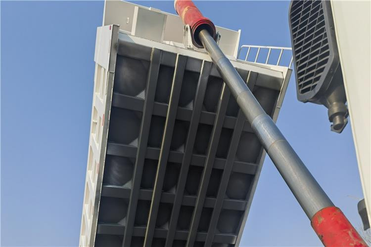 SINOTRUK Second Hand Howo 8X4 Tipper Truck Price for Sale In Ghana - Camión volquete: foto 4 SINOTRUK Second Hand Howo 8X4 Tipper Truck Price for Sale In Ghana - Camión volquete: foto 4