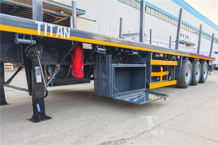 TITAN 3 Axle Flatbed Trailer Truck With Wooden Piles Price In Guma - Semirremolque portacontenedore/ Intercambiable: foto 4 TITAN 3 Axle Flatbed Trailer Truck With Wooden Piles Price In Guma - Semirremolque portacontenedore/ Intercambiable: foto 4