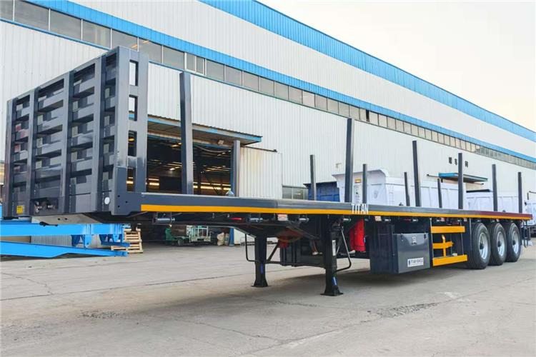 TITAN 3 Axle Flatbed Trailer Truck With Wooden Piles Price In Guma - Semirremolque portacontenedore/ Intercambiable: foto 2 TITAN 3 Axle Flatbed Trailer Truck With Wooden Piles Price In Guma - Semirremolque portacontenedore/ Intercambiable: foto 2