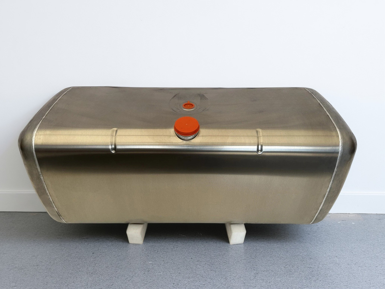 MERCEDES-BENZ - Depósito de combustible: foto 1 MERCEDES-BENZ - Depósito de combustible: foto 1