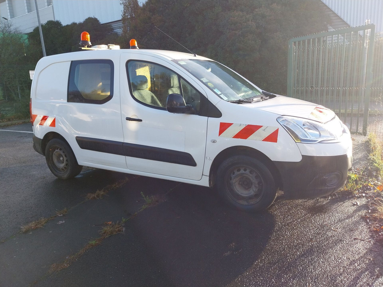 Citroën Berlingo PH2 Diesel. Contrôle technique favorable, mais une contre-visite devra être effectuée avant le 24 Juillet 2026. VEHICULE VENDU EN L'ETAT, AUCUNE GARANTIE (il peut y avoir des problème - Coche: foto 4 Citroën Berlingo PH2 Diesel. Contrôle technique favorable, mais une contre-visite devra être effectuée avant le 24 Juillet 2026. VEHICULE VENDU EN L'ETAT, AUCUNE GARANTIE (il peut y avoir des problème - Coche: foto 4