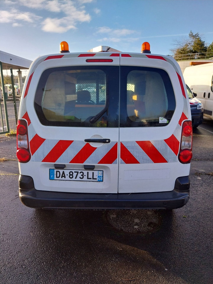 Citroën Berlingo PH2 Diesel. Contrôle technique favorable, mais une contre-visite devra être effectuée avant le 24 Juillet 2026. VEHICULE VENDU EN L'ETAT, AUCUNE GARANTIE (il peut y avoir des problème - Coche: foto 3 Citroën Berlingo PH2 Diesel. Contrôle technique favorable, mais une contre-visite devra être effectuée avant le 24 Juillet 2026. VEHICULE VENDU EN L'ETAT, AUCUNE GARANTIE (il peut y avoir des problème - Coche: foto 3