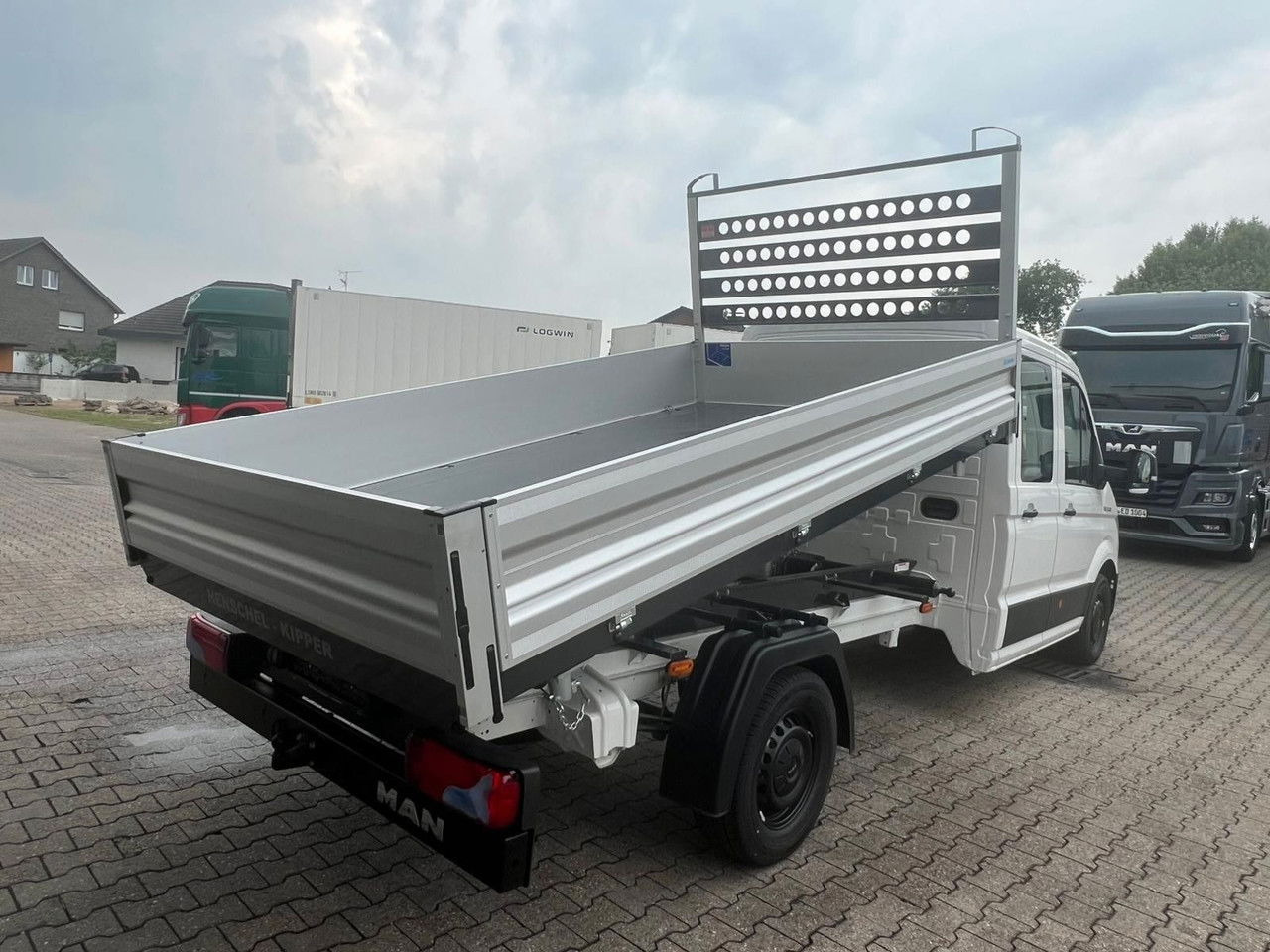 MAN TGE 3 3.180 L4 - 3-Seiten-Kipper 3,5t Aut. LED DC - Furgoneta basculante, Furgoneta combi: foto 2 MAN TGE 3 3.180 L4 - 3-Seiten-Kipper 3,5t Aut. LED DC - Furgoneta basculante, Furgoneta combi: foto 2