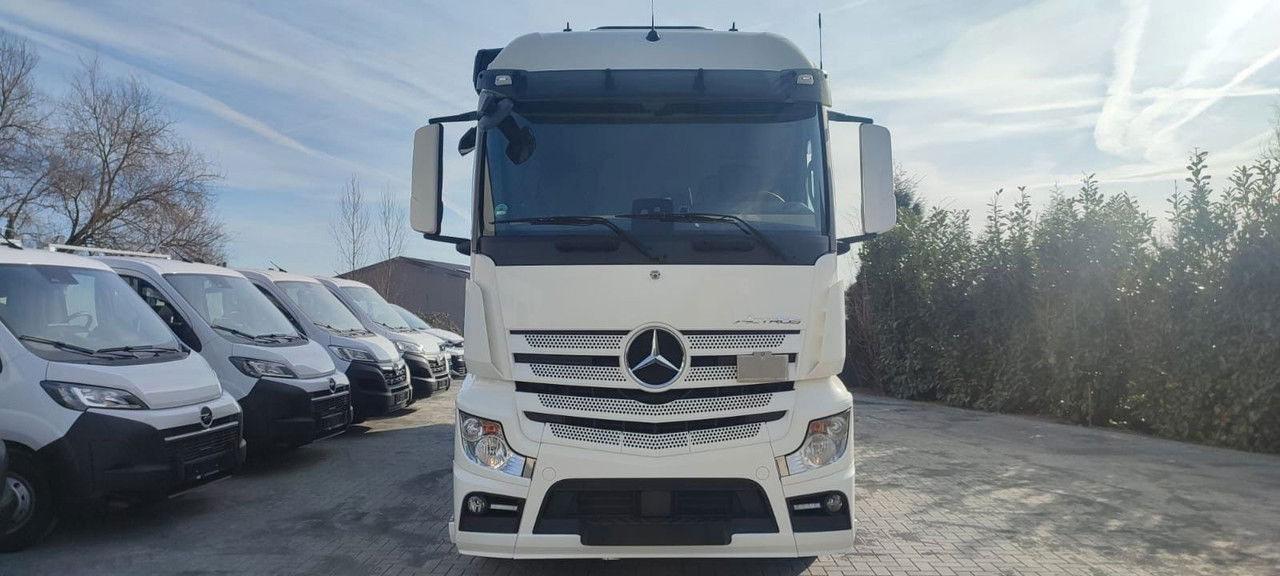 Mercedes-Benz Actros 1843 1843-Vermietung - LBW Voll-Luft-gefedert - Camión caja cerrada: foto 2 Mercedes-Benz Actros 1843 1843-Vermietung - LBW Voll-Luft-gefedert - Camión caja cerrada: foto 2