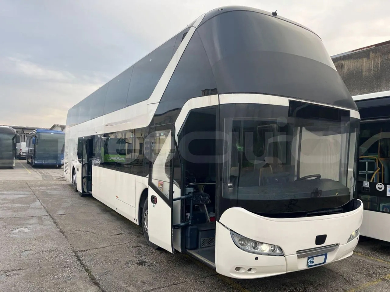 Autobús de dos pisos Neoplan Skyliner: foto 12 Autobús de dos pisos Neoplan Skyliner: foto 12