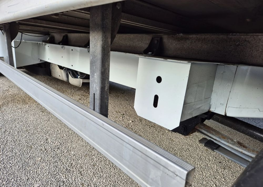 Renault Master 2.3 Plandeka 10 palet Bliźniaki - Furgoneta caja abierta: foto 4 Renault Master 2.3 Plandeka 10 palet Bliźniaki - Furgoneta caja abierta: foto 4