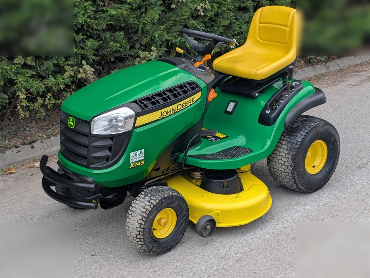 2011 JOHN DEERE X145 - Otros maquinaria: foto 2 2011 JOHN DEERE X145 - Otros maquinaria: foto 2