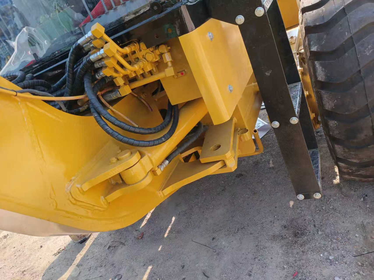 CATERPILLAR 140K used motor grader low price - Grader: foto 5 CATERPILLAR 140K used motor grader low price - Grader: foto 5