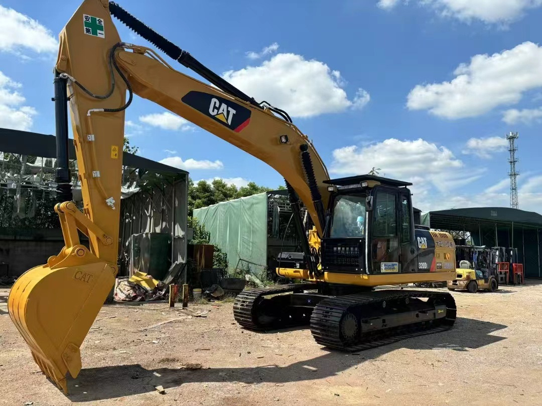 CATERPILLAR 320D2 low hour good condition excavator promotion - Excavadora de cadenas: foto 1 CATERPILLAR 320D2 low hour good condition excavator promotion - Excavadora de cadenas: foto 1
