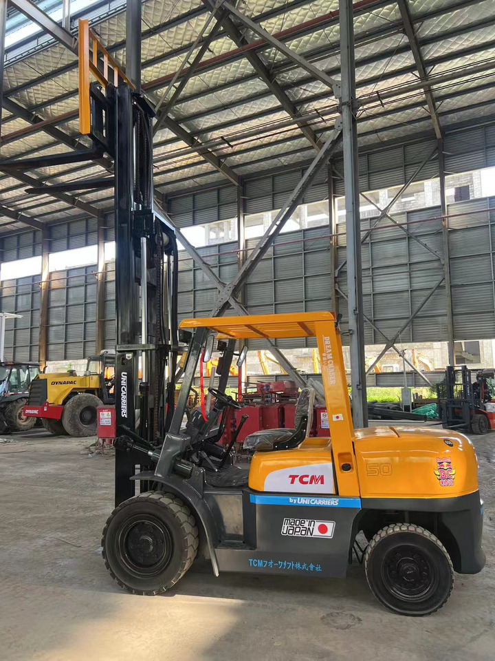 TCM fd50 japan brand original 5 ton diesel forklift 3 section 4.5m Customizable mast clamp side shift - Carretilla elevadora diésel: foto 2 TCM fd50 japan brand original 5 ton diesel forklift 3 section 4.5m Customizable mast clamp side shift - Carretilla elevadora diésel: foto 2