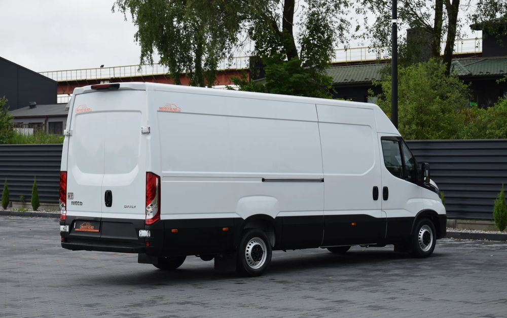 Iveco DAILY MAXI 35S16 / 2.3 - 160 KM / AUTOMAT HI-MATIC / NOWY MODEL / 3 OSOBY / DOSTAWCZE / BLASZAK / KLIMA / CZUJNIKI COFANIA / NISKI PRZEBIEG / 2022 / SERWISOWANY / Z NIEMIEC - Furgón: foto 5 Iveco DAILY MAXI 35S16 / 2.3 - 160 KM / AUTOMAT HI-MATIC / NOWY MODEL / 3 OSOBY / DOSTAWCZE / BLASZAK / KLIMA / CZUJNIKI COFANIA / NISKI PRZEBIEG / 2022 / SERWISOWANY / Z NIEMIEC - Furgón: foto 5
