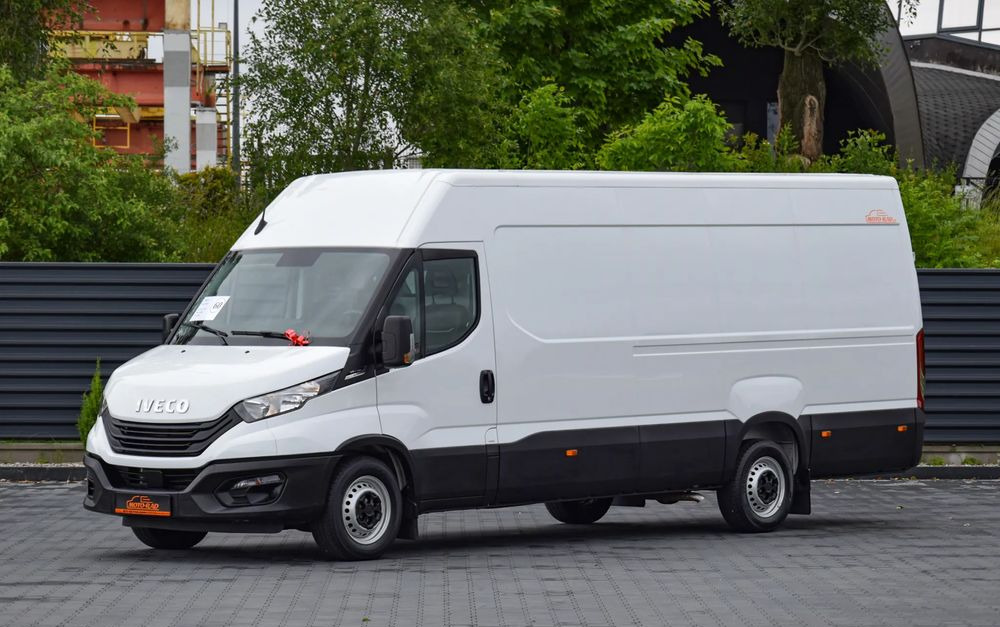 Iveco DAILY MAXI 35S16 / 2.3 - 160 KM / AUTOMAT HI-MATIC / NOWY MODEL / 3 OSOBY / DOSTAWCZE / BLASZAK / KLIMA / CZUJNIKI COFANIA / NISKI PRZEBIEG / 2022 / SERWISOWANY / Z NIEMIEC - Furgón: foto 1 Iveco DAILY MAXI 35S16 / 2.3 - 160 KM / AUTOMAT HI-MATIC / NOWY MODEL / 3 OSOBY / DOSTAWCZE / BLASZAK / KLIMA / CZUJNIKI COFANIA / NISKI PRZEBIEG / 2022 / SERWISOWANY / Z NIEMIEC - Furgón: foto 1