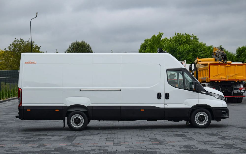 Iveco DAILY MAXI 35S16 / 2.3 - 160 KM / AUTOMAT HI-MATIC / NOWY MODEL / 3 OSOBY / DOSTAWCZE / BLASZAK / KLIMA / CZUJNIKI COFANIA / NISKI PRZEBIEG / 2022 / SERWISOWANY / Z NIEMIEC - Furgón: foto 4 Iveco DAILY MAXI 35S16 / 2.3 - 160 KM / AUTOMAT HI-MATIC / NOWY MODEL / 3 OSOBY / DOSTAWCZE / BLASZAK / KLIMA / CZUJNIKI COFANIA / NISKI PRZEBIEG / 2022 / SERWISOWANY / Z NIEMIEC - Furgón: foto 4