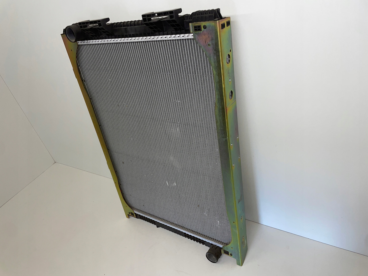 CHŁODNICA WODY MAN F2000 F 90 F 2000 F90 81061016437 - Bomba de refrigerante para Camión: foto 3 CHŁODNICA WODY MAN F2000 F 90 F 2000 F90 81061016437 - Bomba de refrigerante para Camión: foto 3