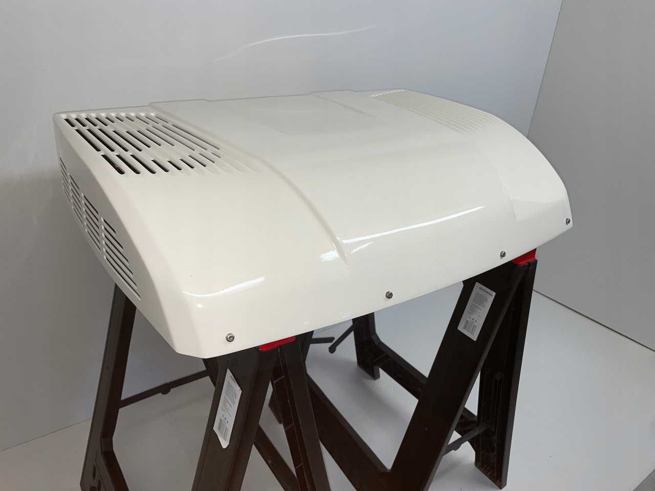 KLIMATYZACJA MAN SCANIA WAECO RT880 RT 880 - Compresor de aire acondicionado para Camión: foto 2 KLIMATYZACJA MAN SCANIA WAECO RT880 RT 880 - Compresor de aire acondicionado para Camión: foto 2