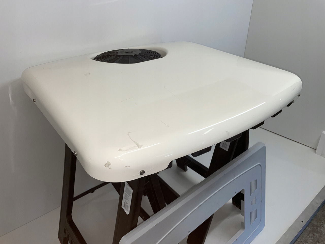 KLIMATYZACJA SLIMCOOL FACTORY PREP DAF MAN SCANIA - Compresor de aire acondicionado para Camión: foto 2 KLIMATYZACJA SLIMCOOL FACTORY PREP DAF MAN SCANIA - Compresor de aire acondicionado para Camión: foto 2